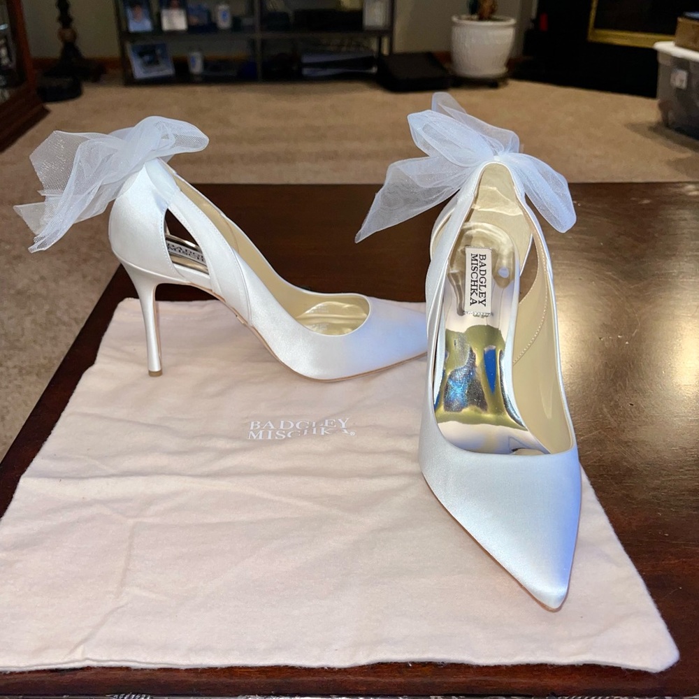 Badgley Mischka Women’s Kinsley Pump